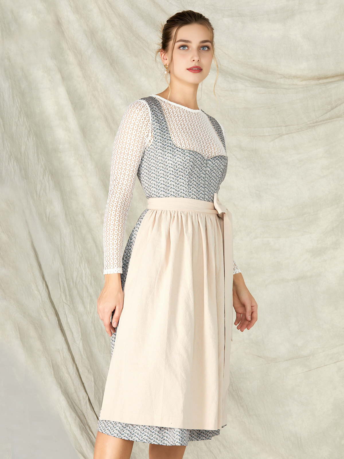 Dirndlbluse Spitze Hochgeschlossen in Blau