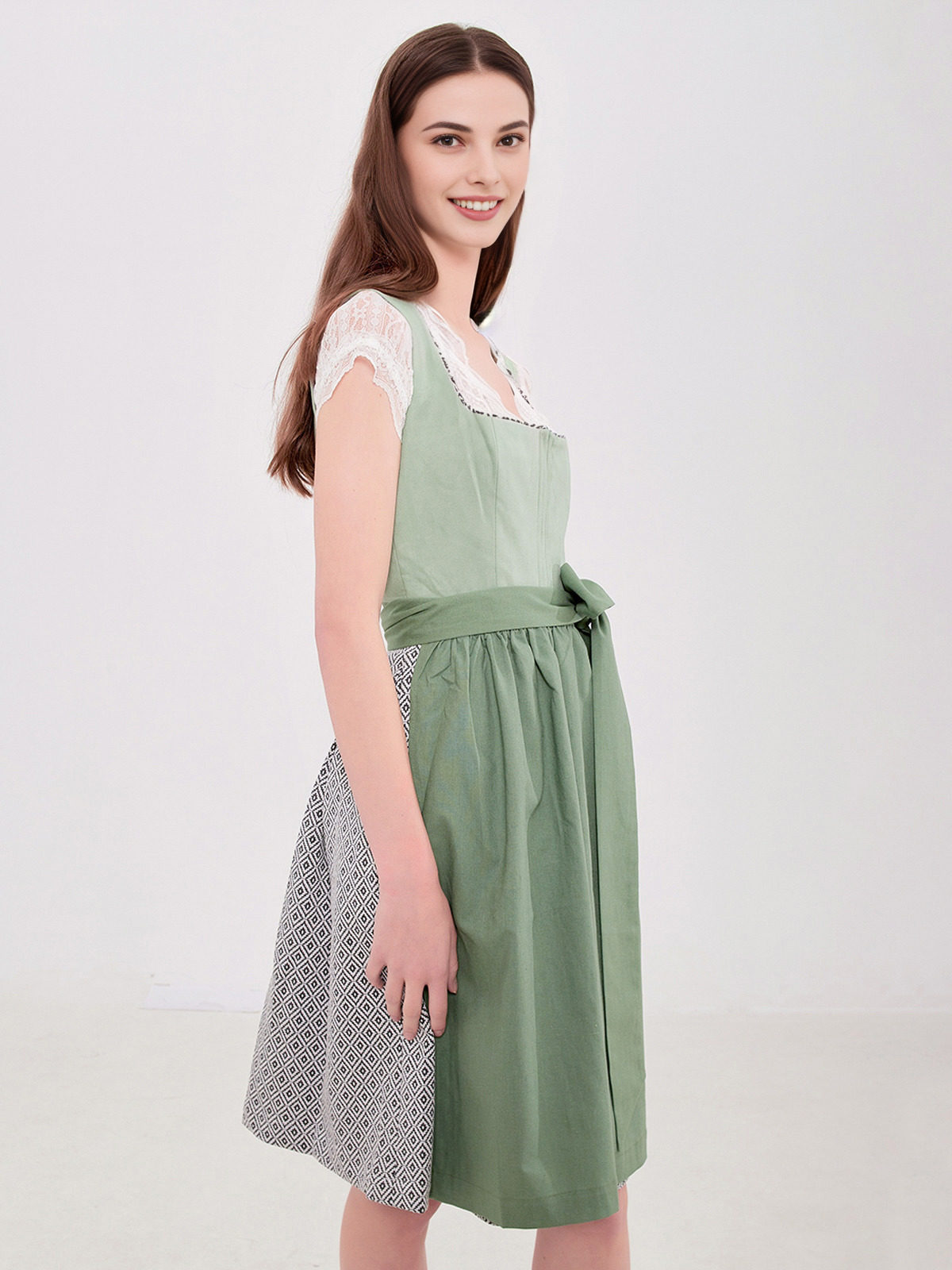 Dirndl in Grün – ein moderner Look mit traditionellem Charme