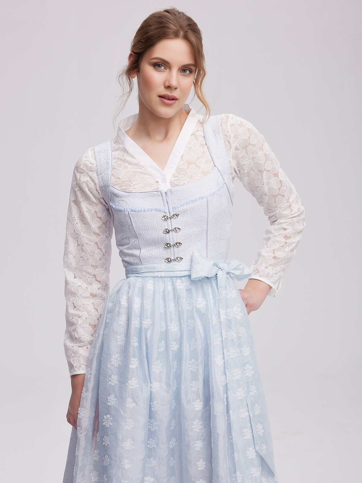 Modernes Dirndl in Blau