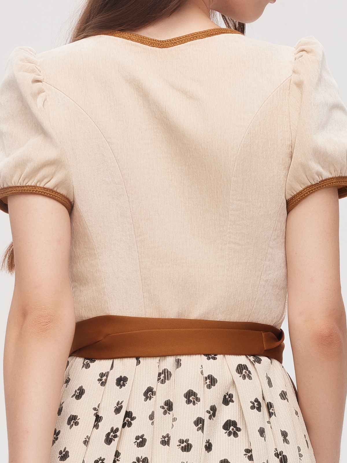 Modernes Dirndl in Braun – perfekt für den urbanen Stil
