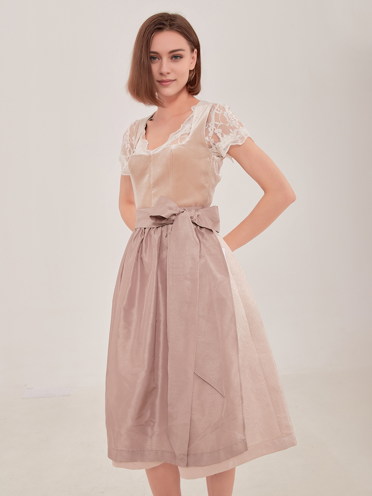 Elegantes Dirndl in Braun