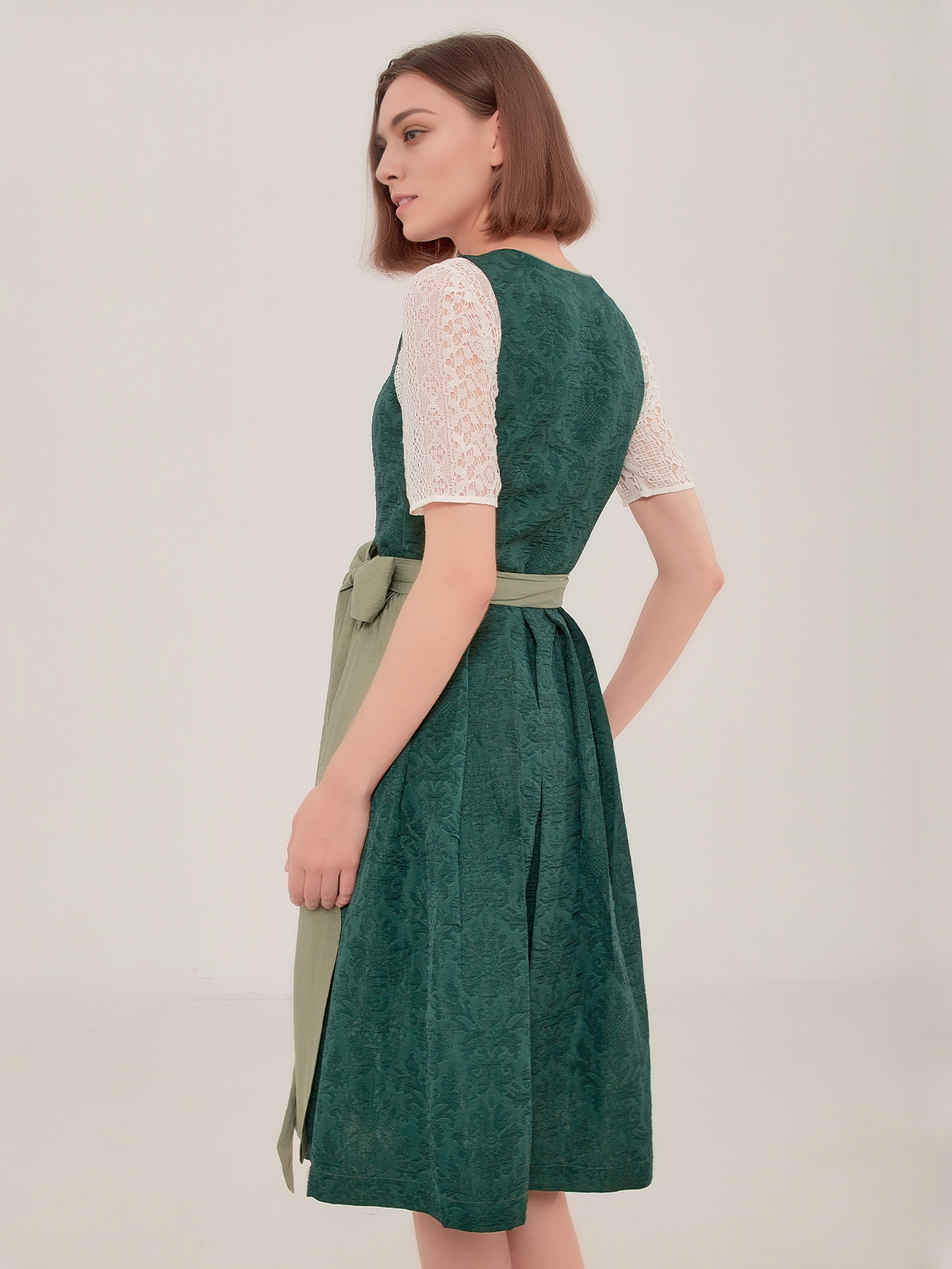 Dirndlbluse dunkelgrün in eleganter Ausführung