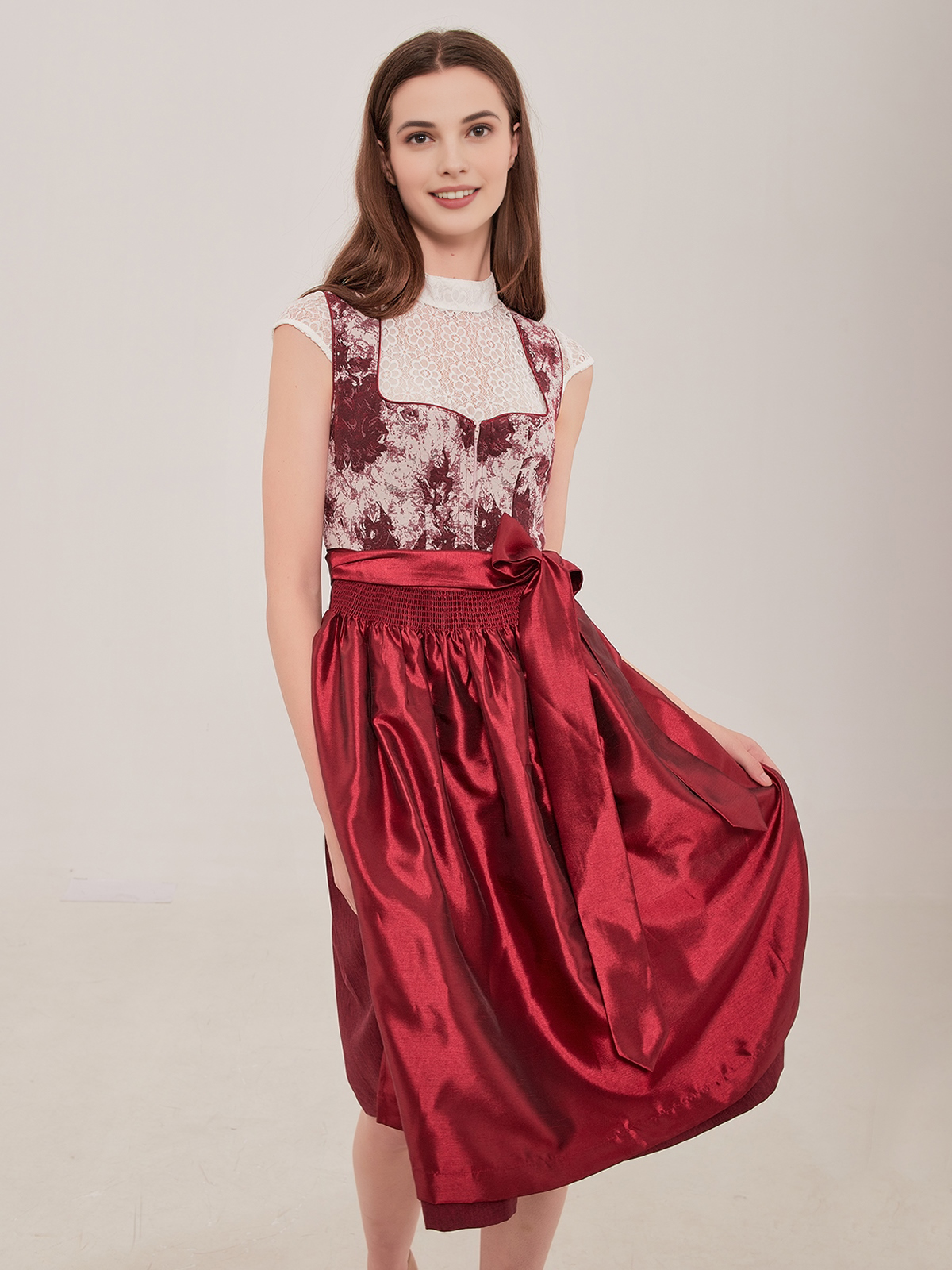Dirndl in Rot Samt