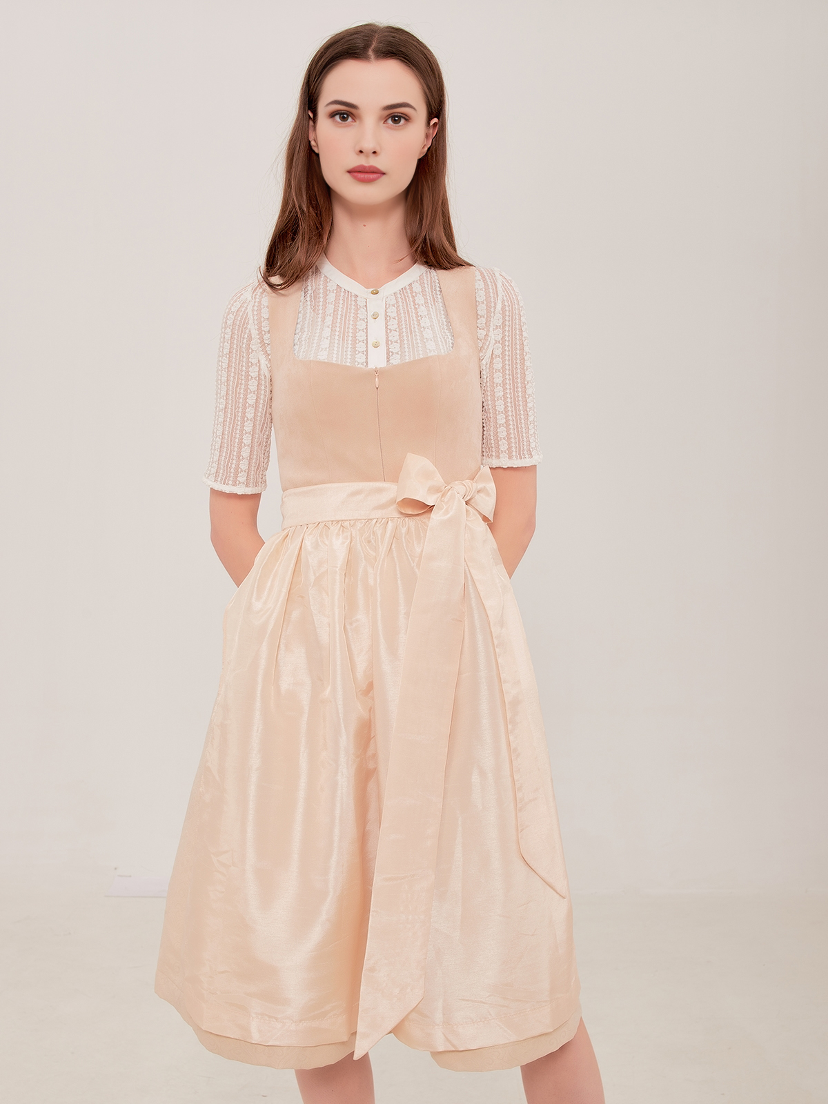 Dirndlbluse hochgeschlossen langarm in Beige