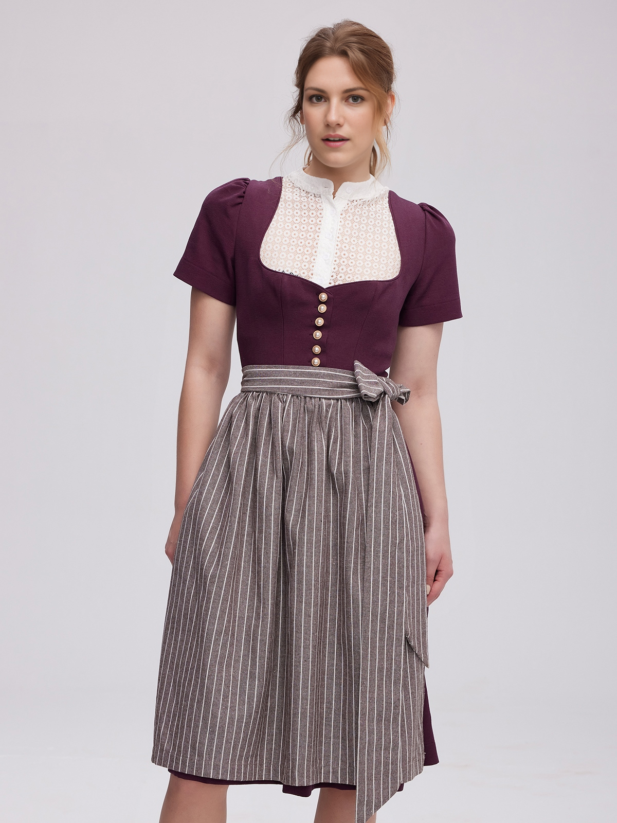 Modernes beige rosa Dirndl mit figurbetonter Silhouette