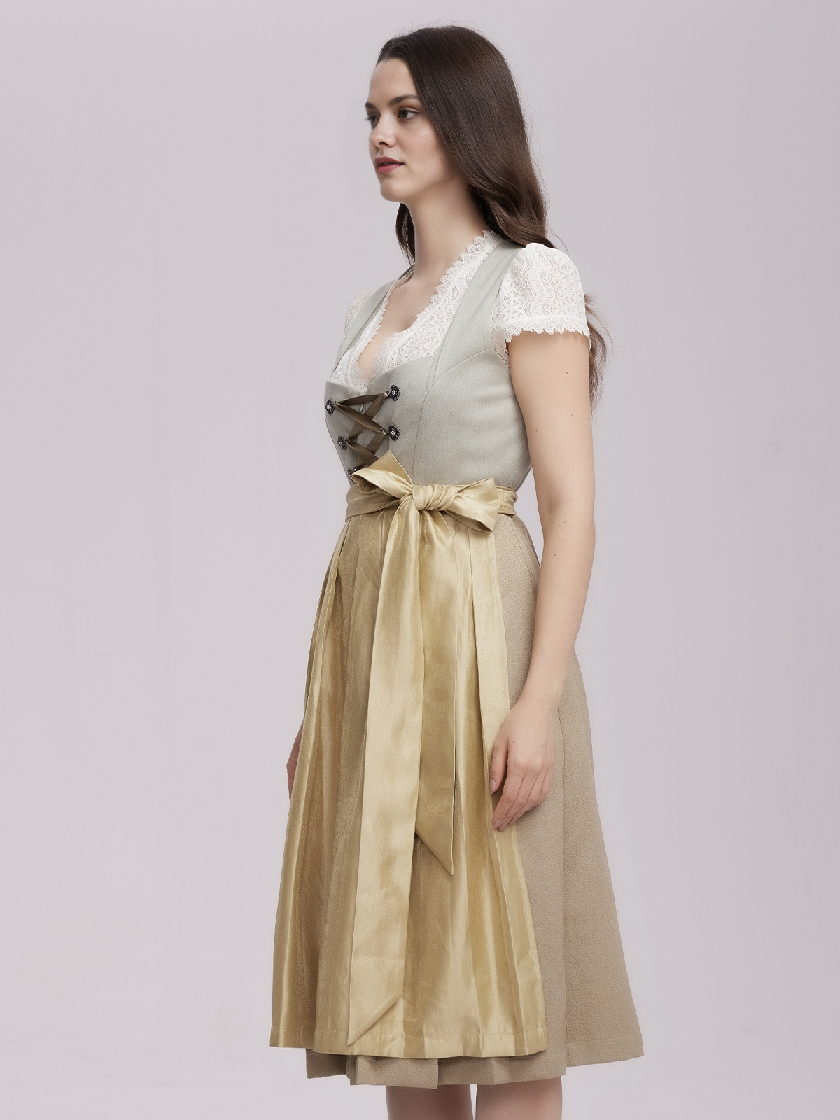 Dirndl in Grün – Eleganz und Tradition vereint