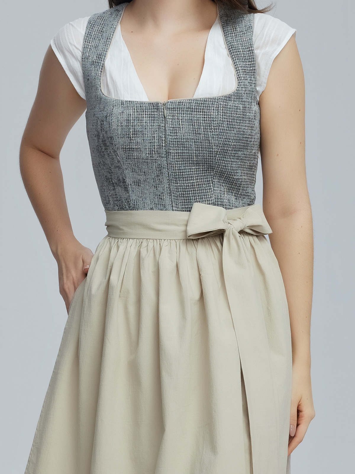 Dirndl Smaragdgrün Samt – Eleganz in Grün