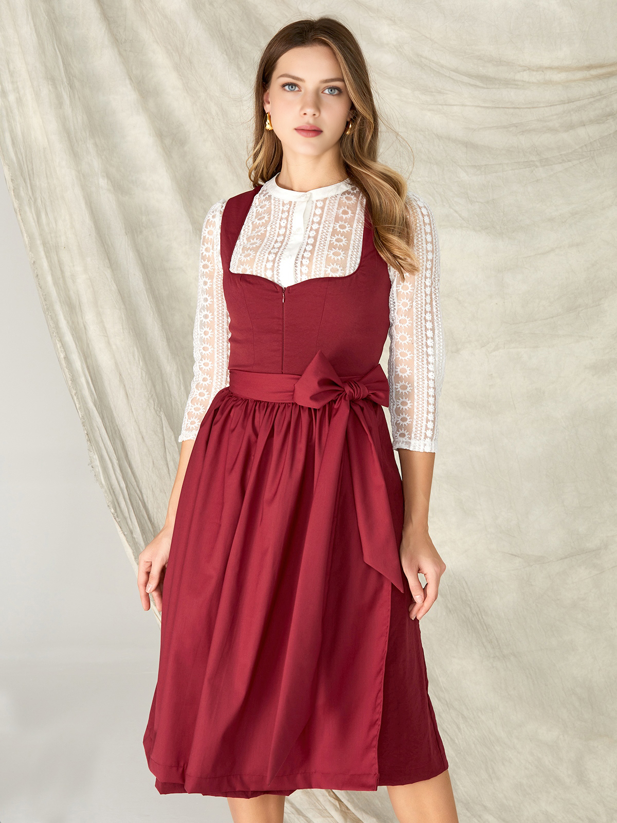 Dirndl in Rot – eine klassische Alternative zum blauen Stil
