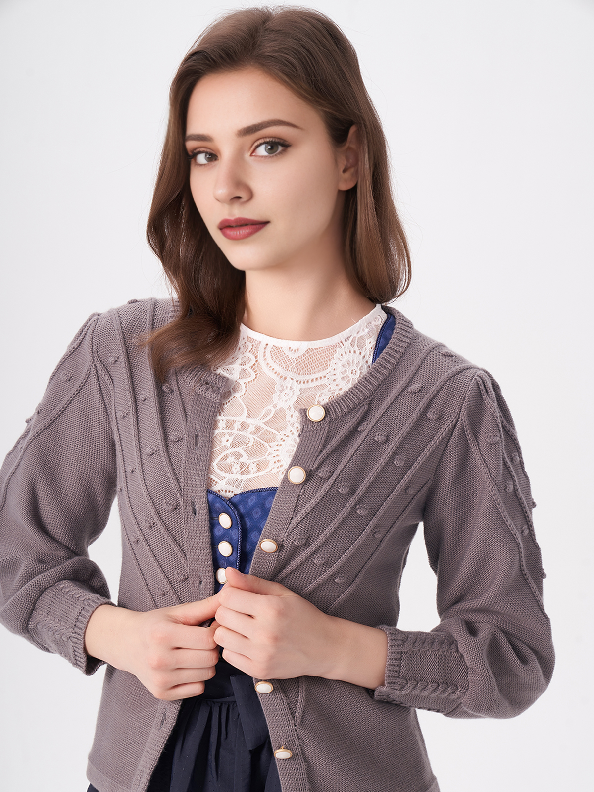 Dirndl in Grau mit perfektem Schnitt