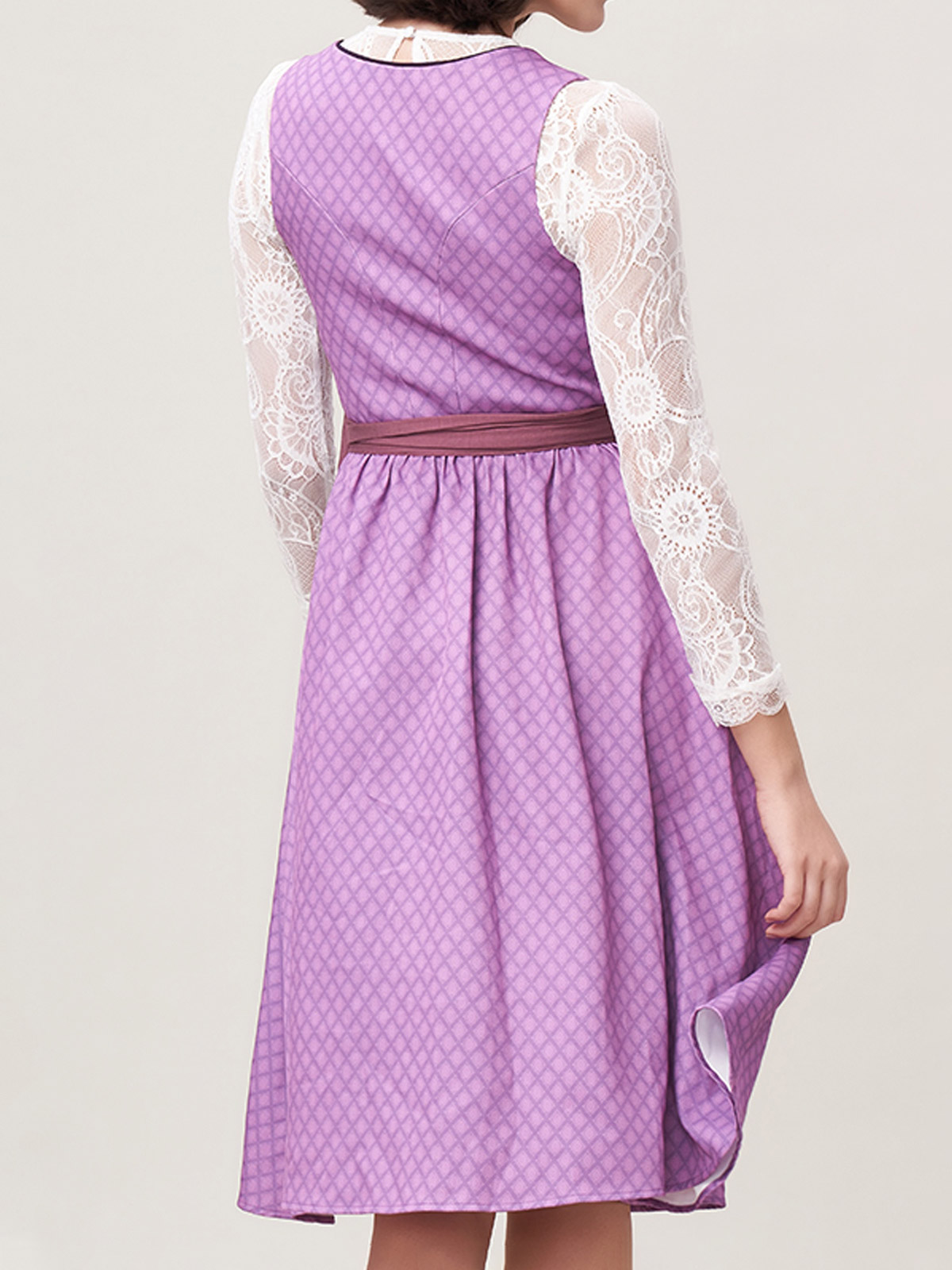 Dirndl in Lila – feminin und stilvoll