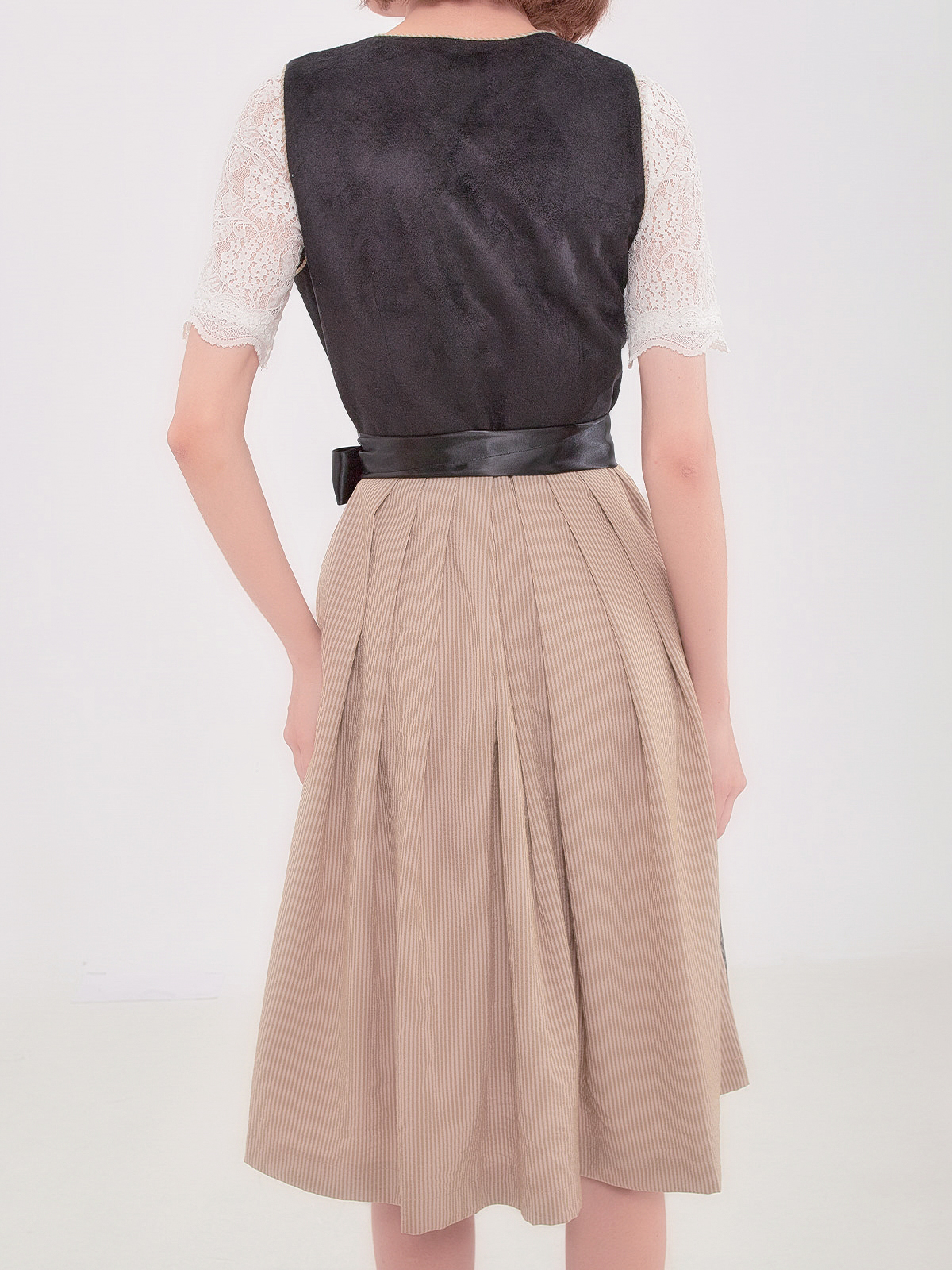 Dirndlbluse Spitze Hochgeschlossen in Schwarz