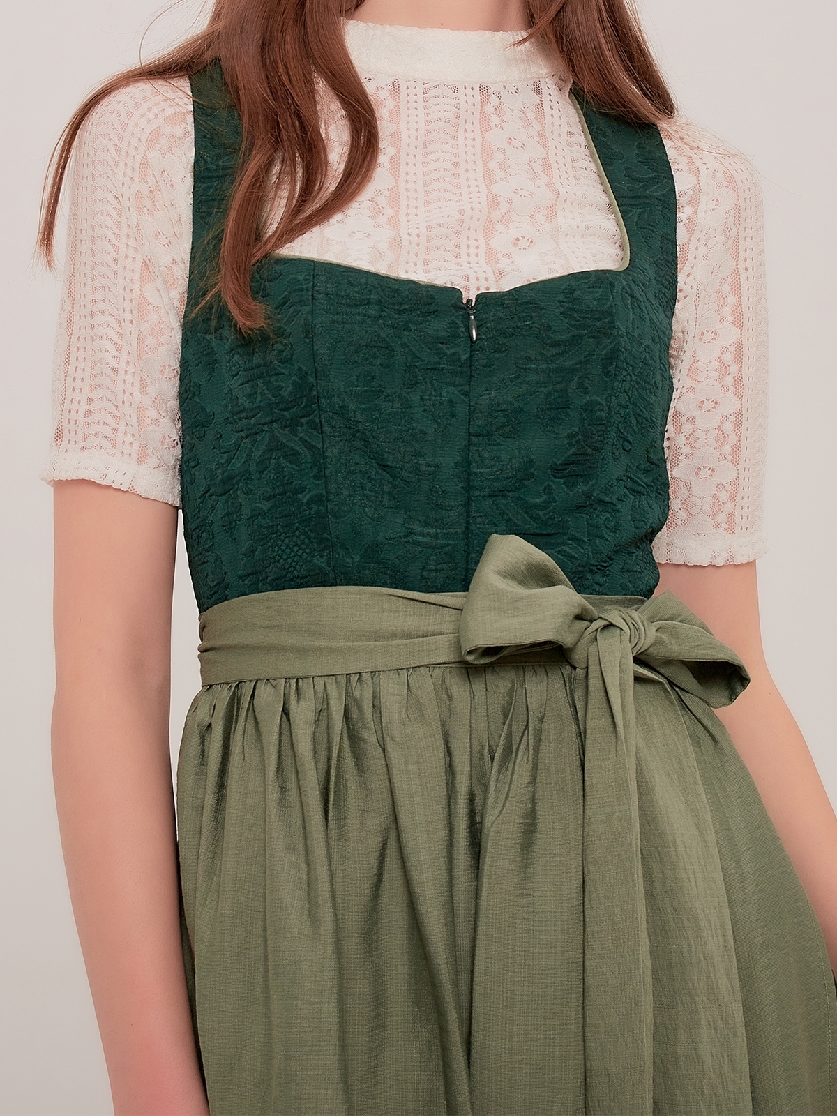 Dirndl Schürze Rot in eleganter Ausführung