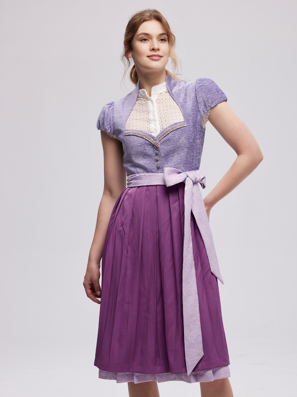 Elegantes rotes Dirndl mit modernem Schnitt