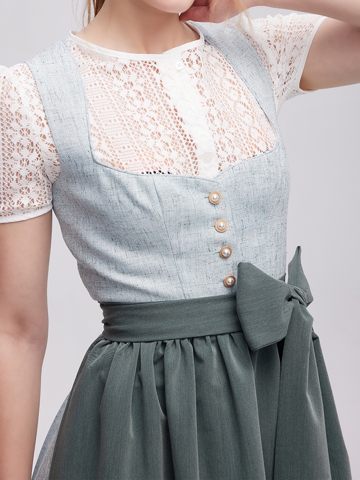 Dirndl Rostrot in Grün – eine stilvolle Alternative