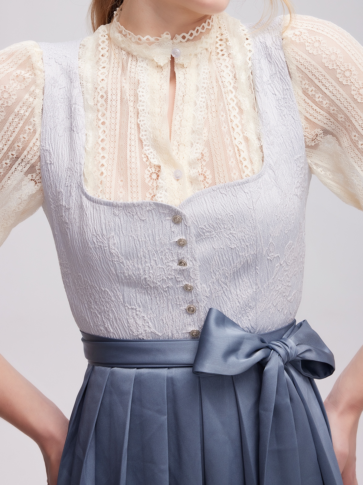 Dirndl in Pink und Blau