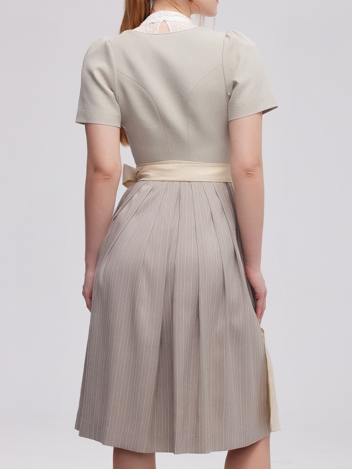 SamtDirndl Grün in eleganter Ausführung