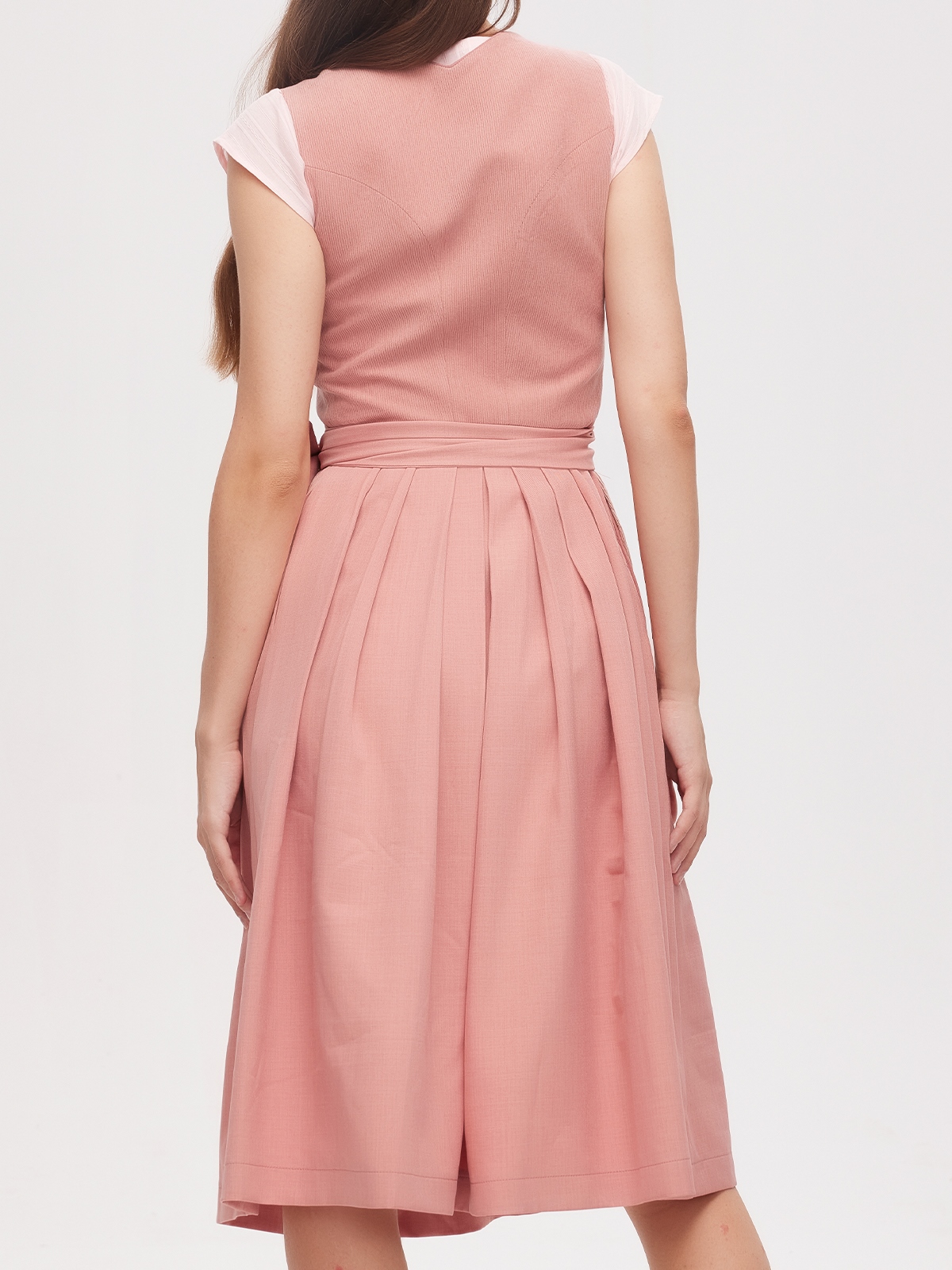 Flieder Dirndl in Rosa mit floralen Details