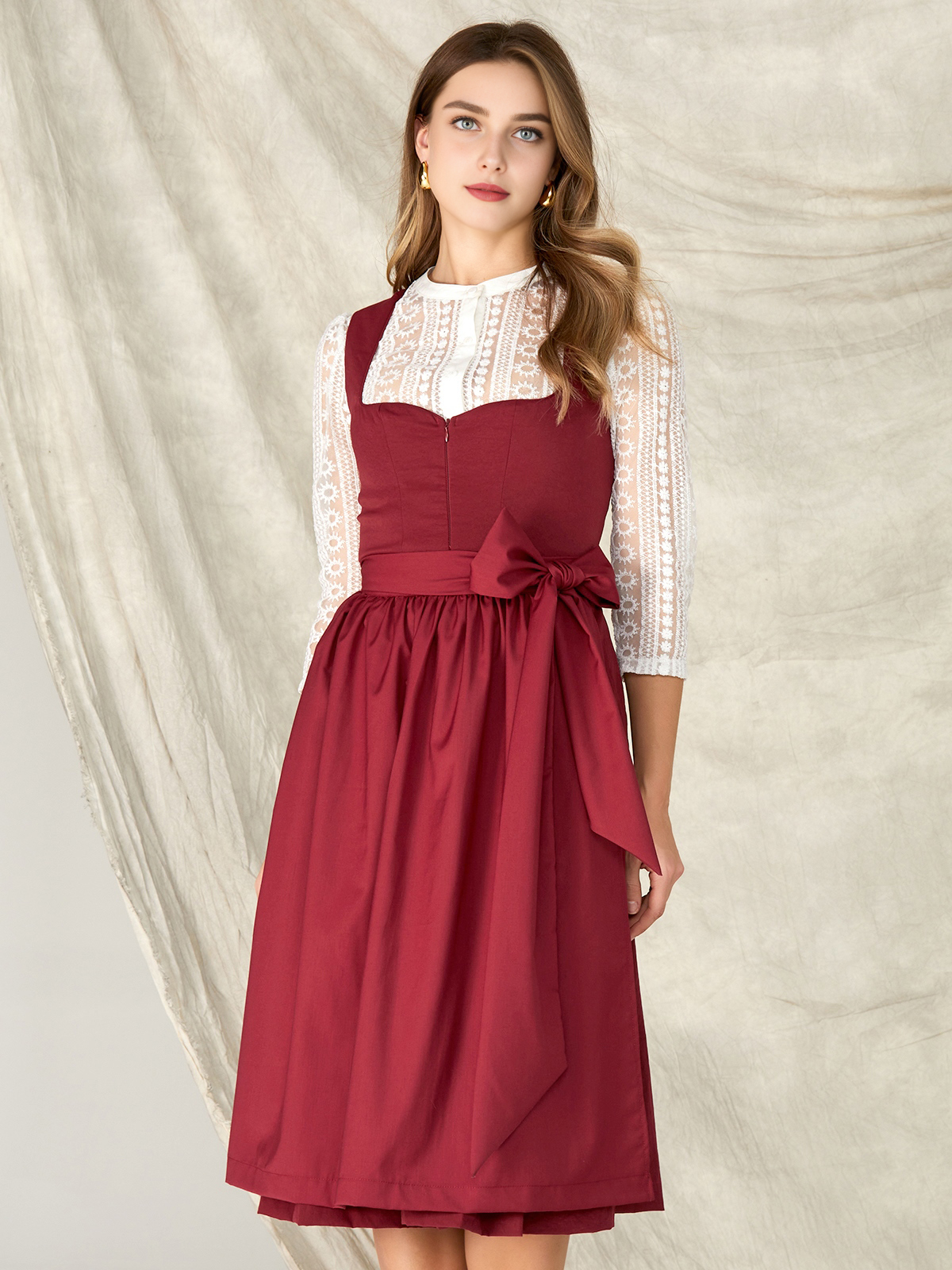 Modernes Dirndl in Rot