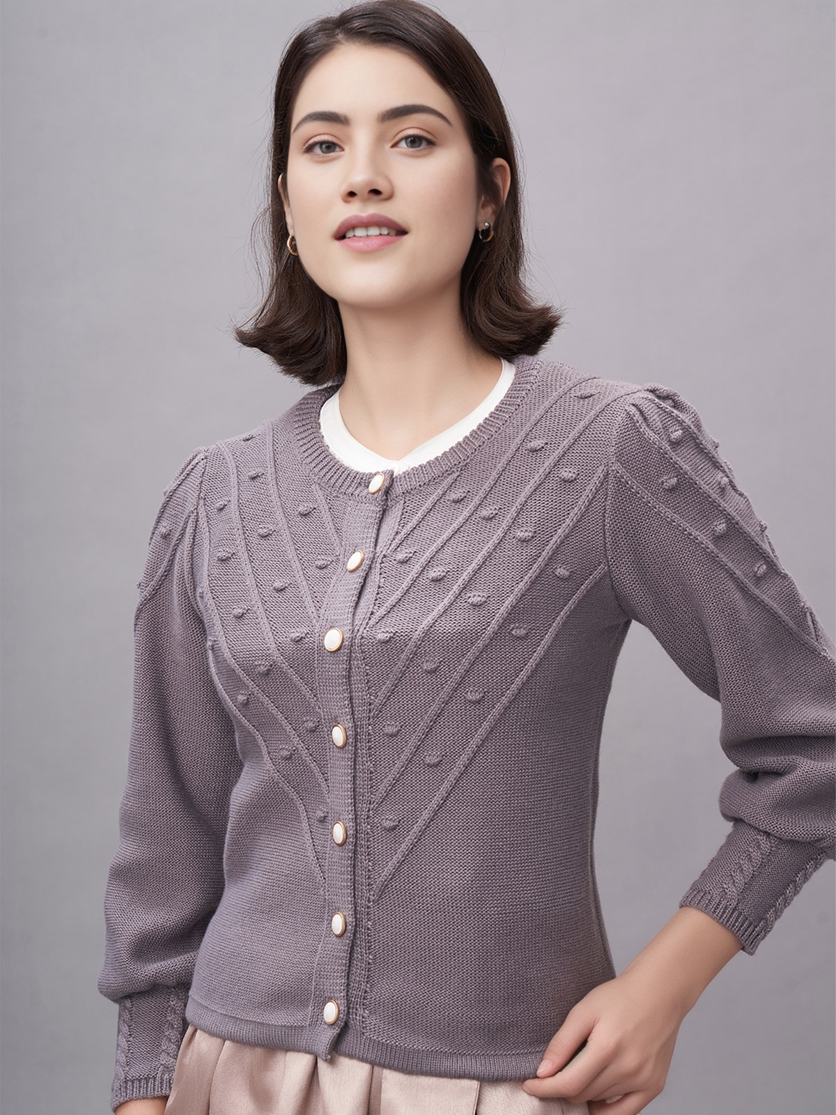 Blaues Samt Dirndl mit floralen Details