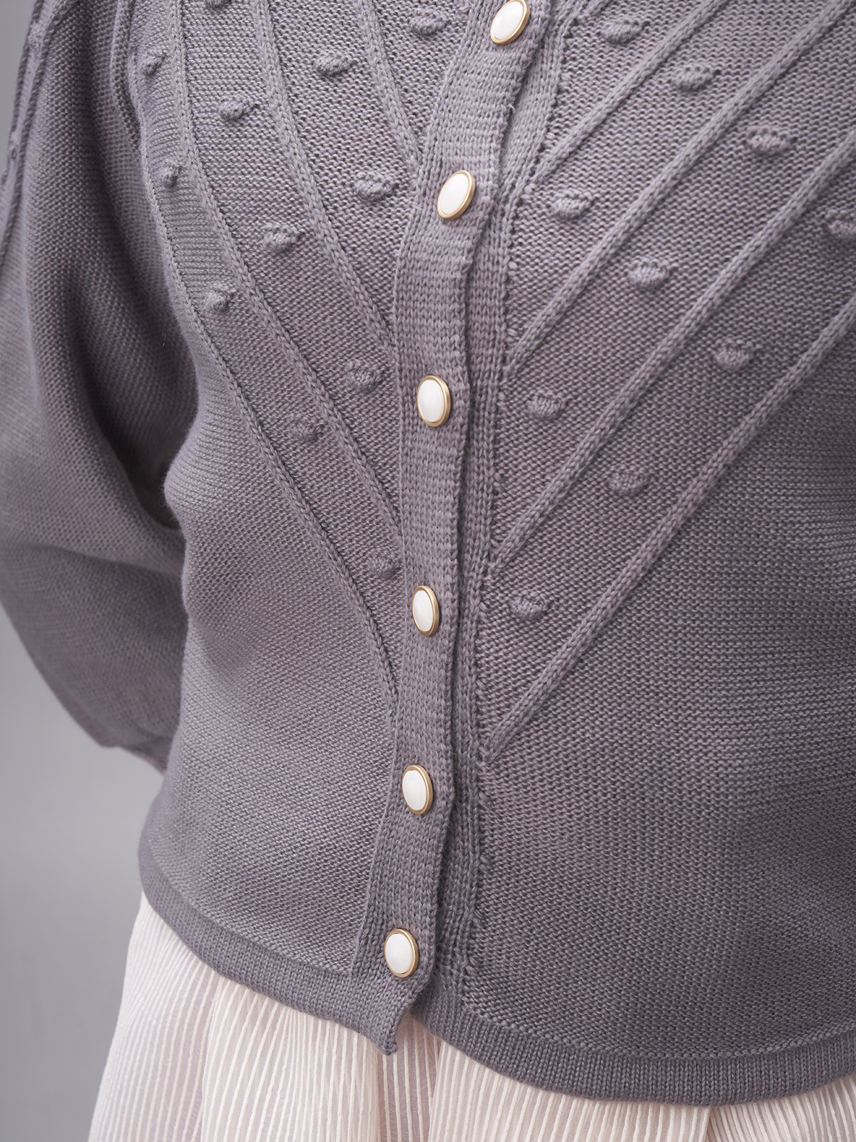 Ein modernes Dirndl in Grau – perfekt für festliche Anlässe