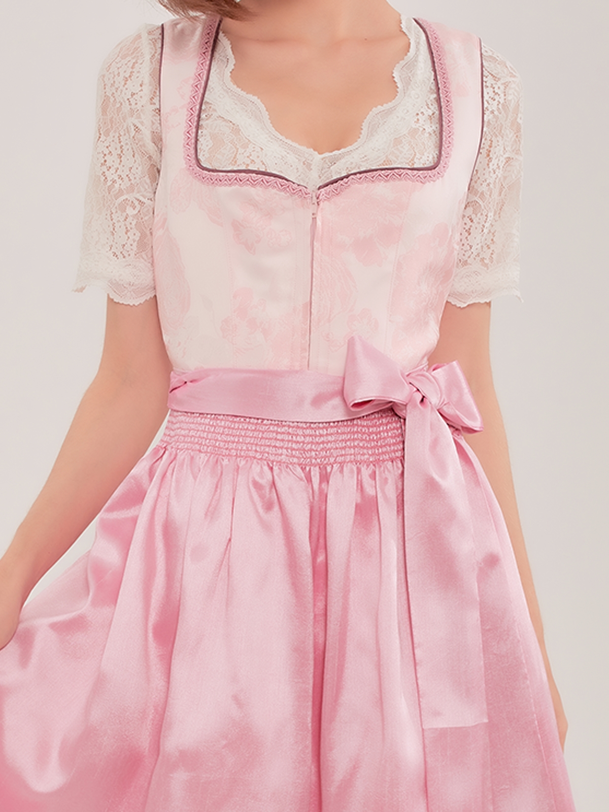 Dirndl mit geradem Ausschnitt in Blau