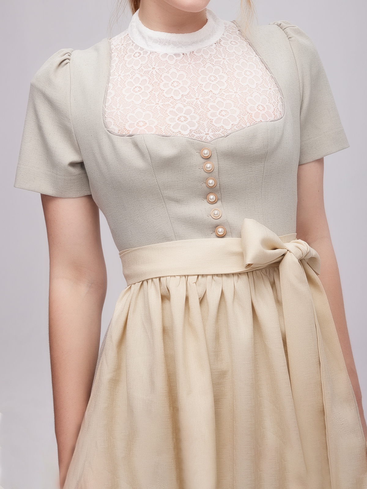 Moderne Dirndl in Grau