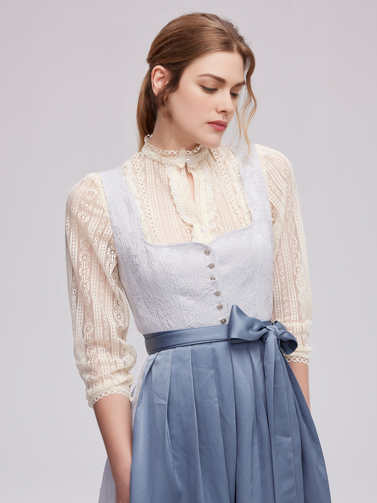 Dirndl Hellblau – feminin und stilvoll