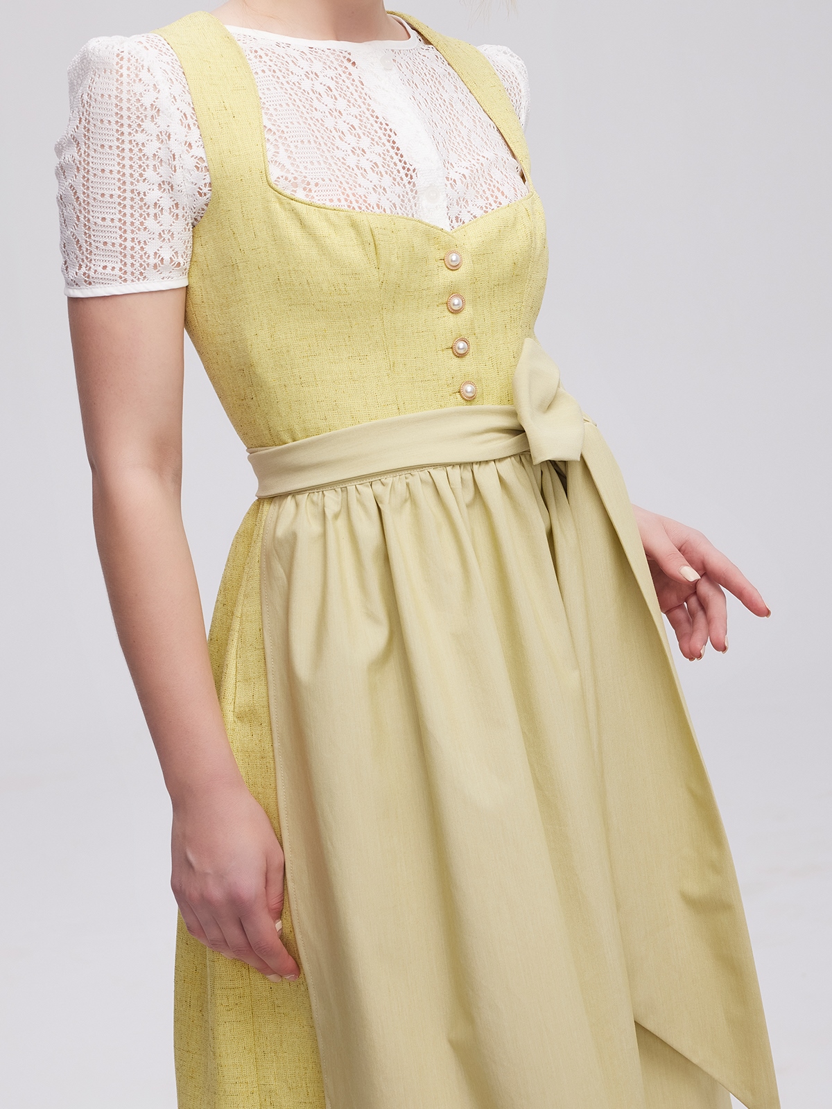 Amuse Dirndl in Gelb – perfekt für sommerliche Festivals