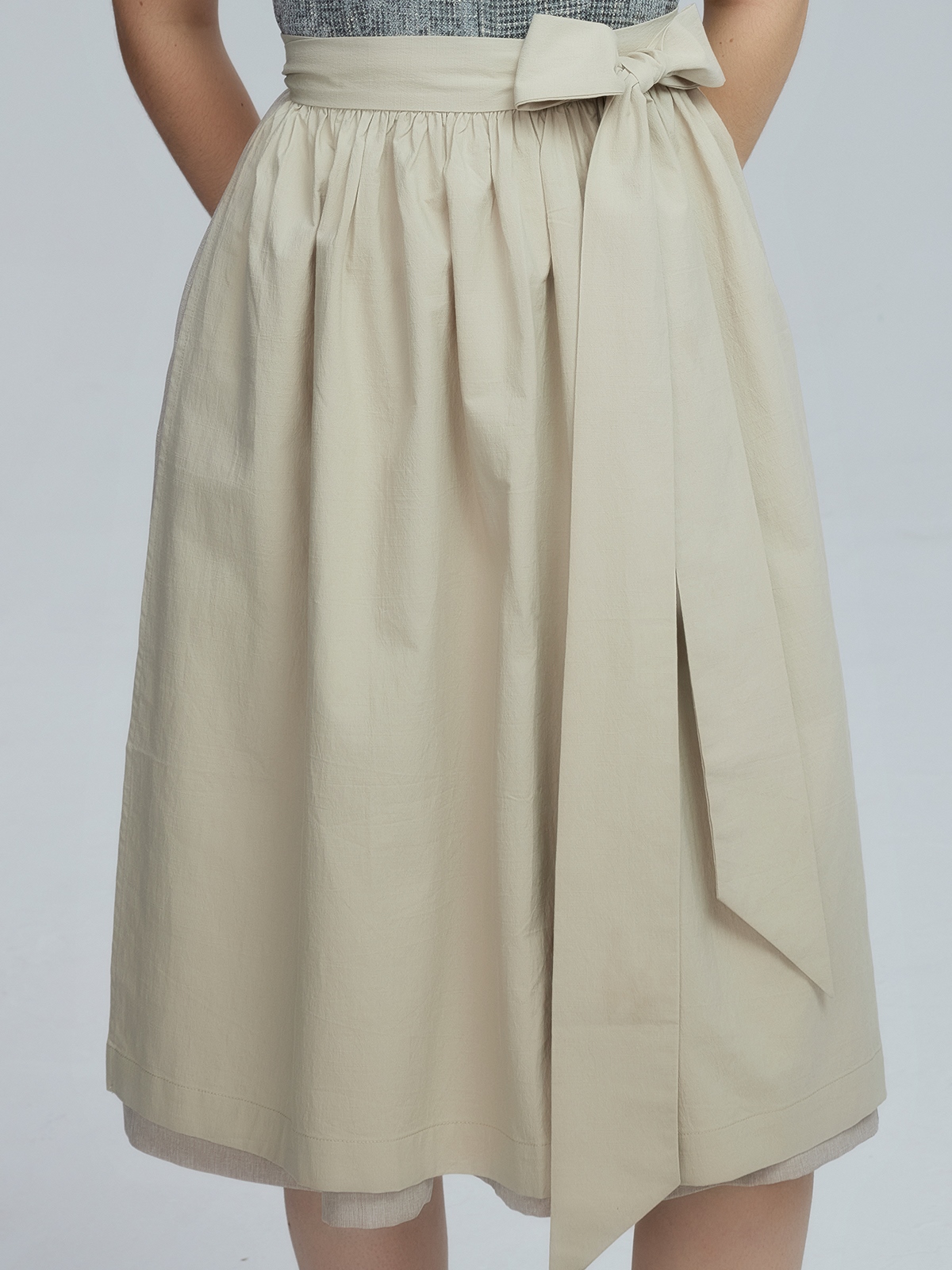 Dirndl in Grün mit Schürze