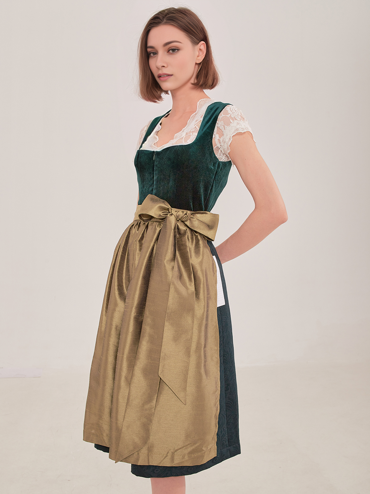 Dirndl mit Herzausschnitt in Grün