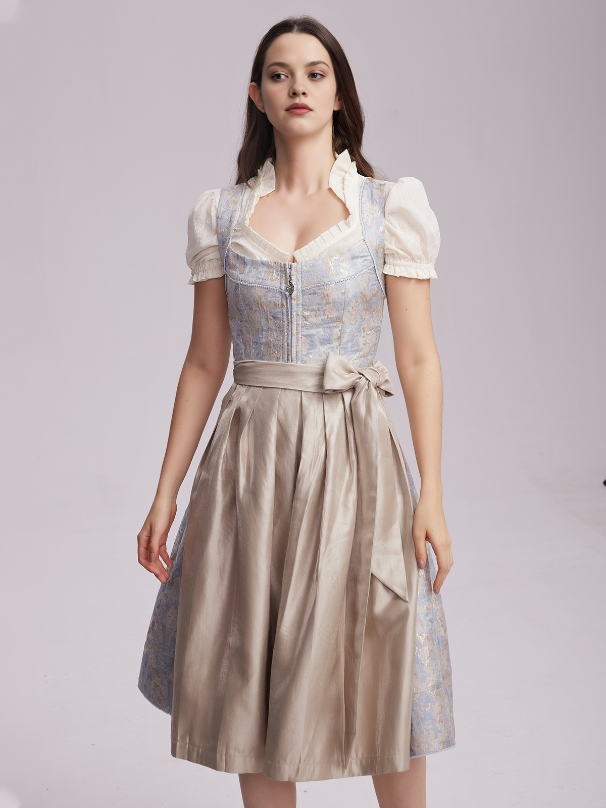 Dirndlbluse langarm weiß in eleganter Ausführung